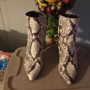 Bamboo boots new without tags